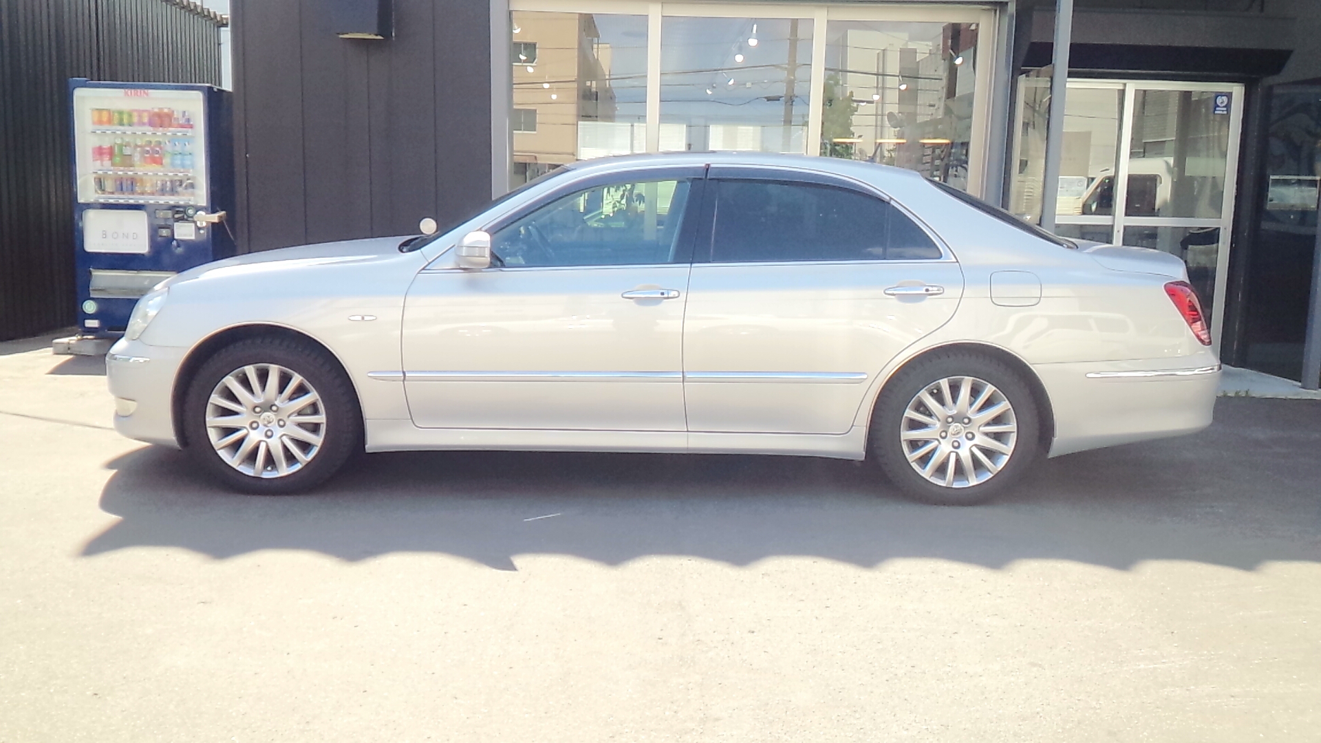 札幌持込取付！！ 18マジェスタ i-Four！ エアサスコントローラー  