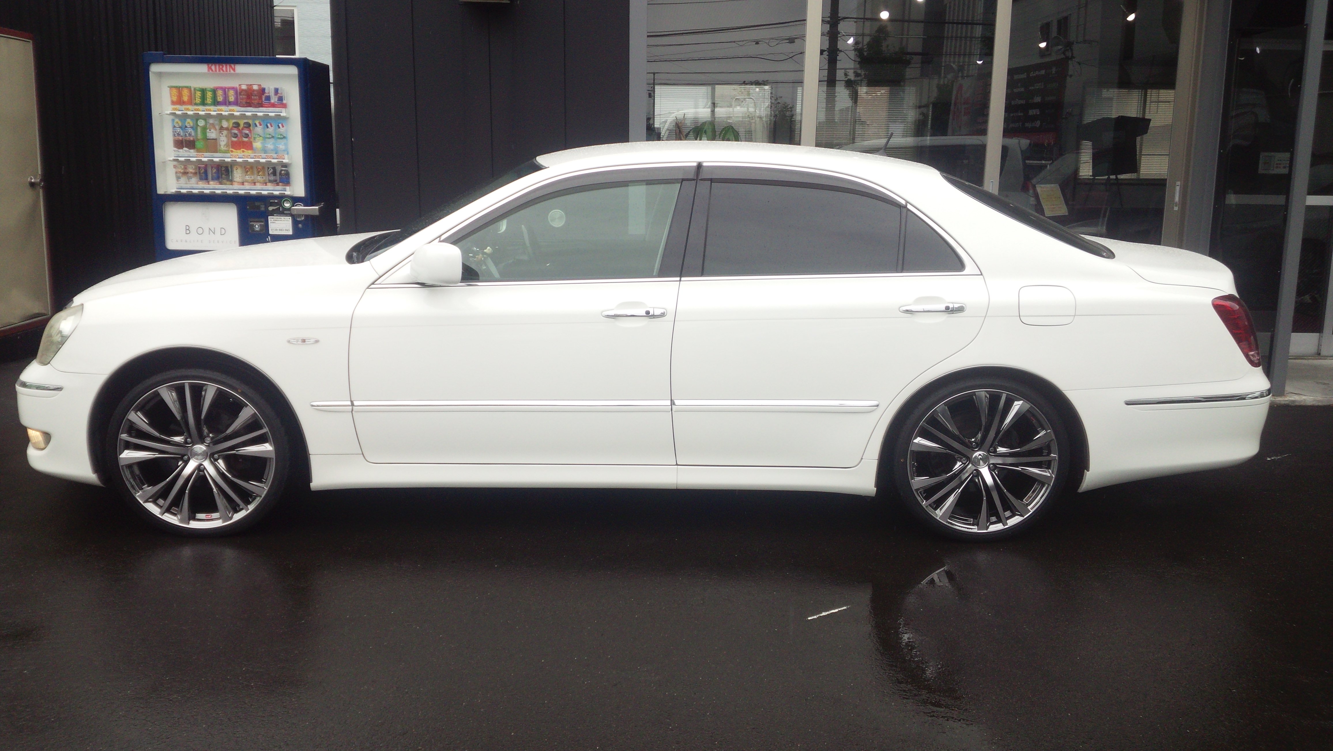 札幌持込取付 １８マジェスタ エアサスコントローラー取付 中古車販売 カスタム改造 Vipカー 1ナンバー車検専門店 札幌のbond